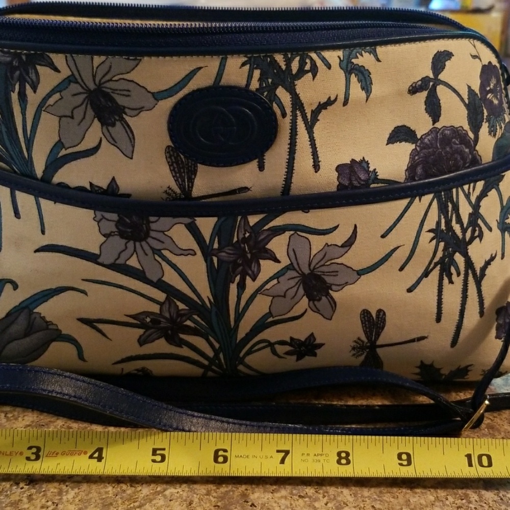 AUTHENTIC GUCCI PURSE
